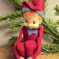 nisse-filt-boejede-ben-sidder-groen-krave-gammel-julepynt